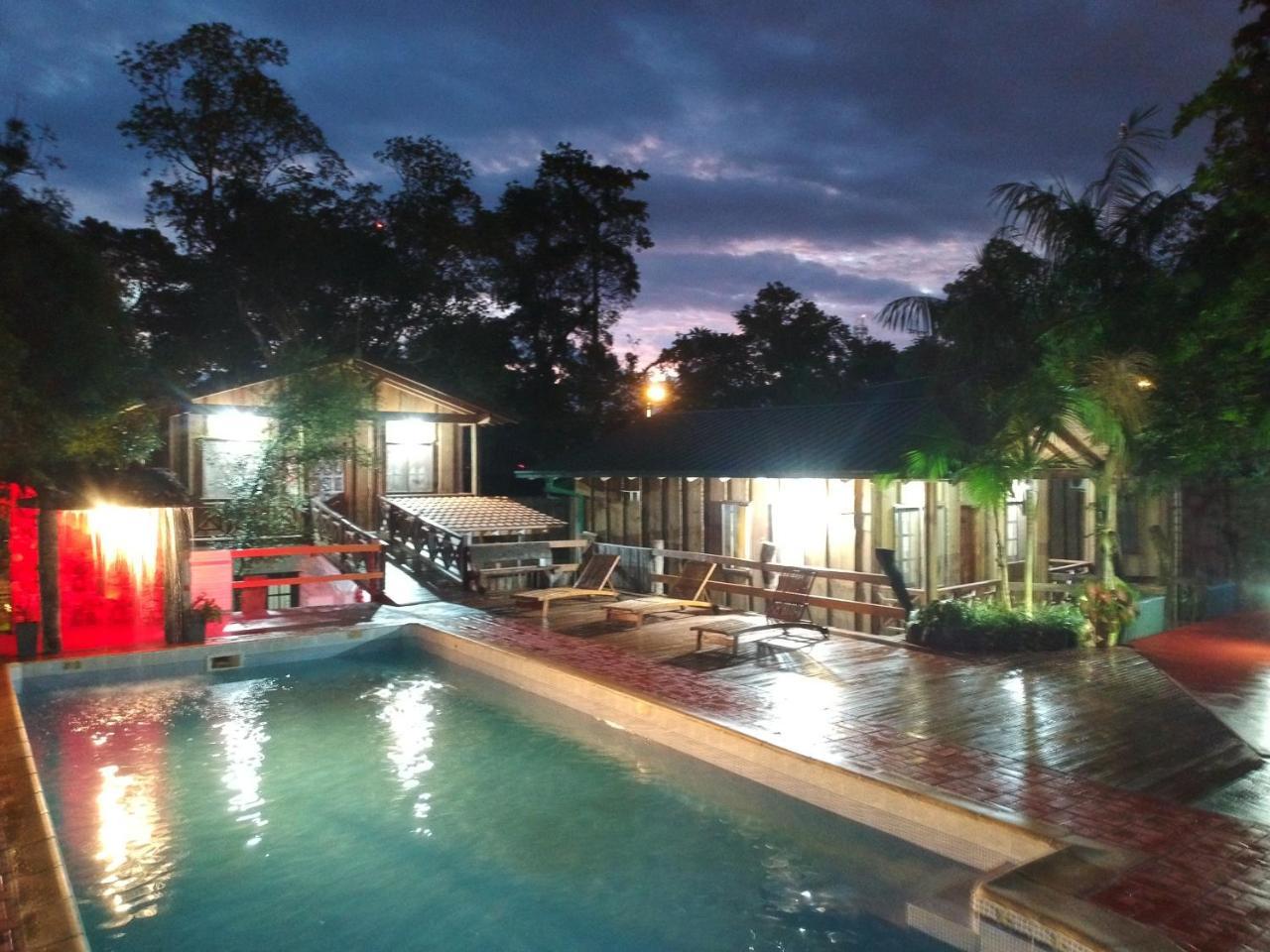 Palo Rosa Lodge *